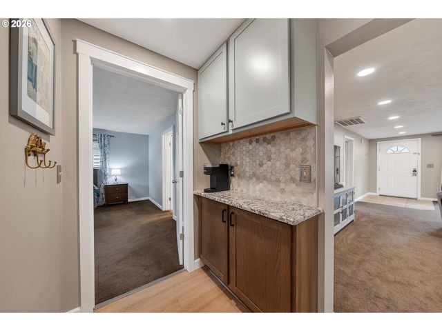 739 W WHARTON St, Roseburg, OR 97471