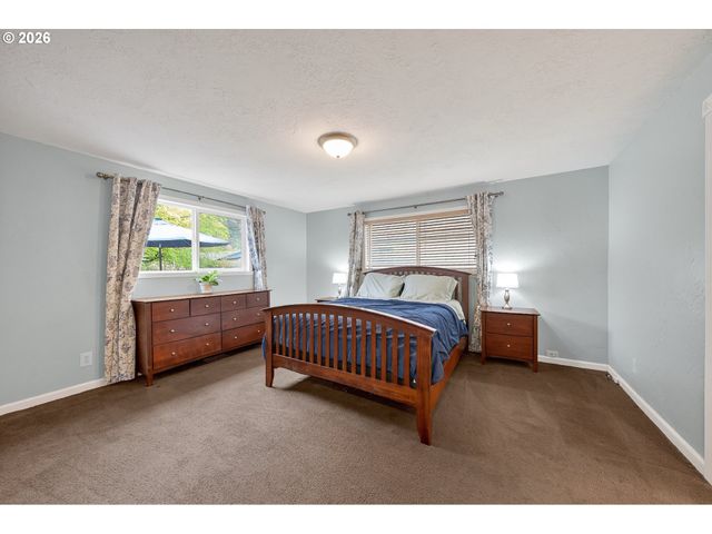 739 W WHARTON St, Roseburg, OR 97471