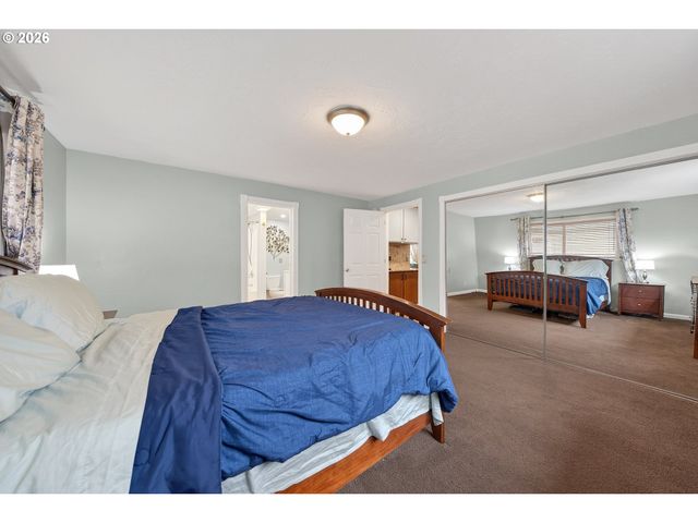 739 W WHARTON St, Roseburg, OR 97471