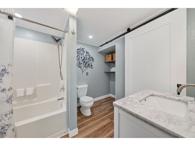 739 W WHARTON St, Roseburg, OR 97471