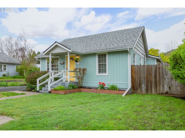 739 W WHARTON St, Roseburg, OR 97471