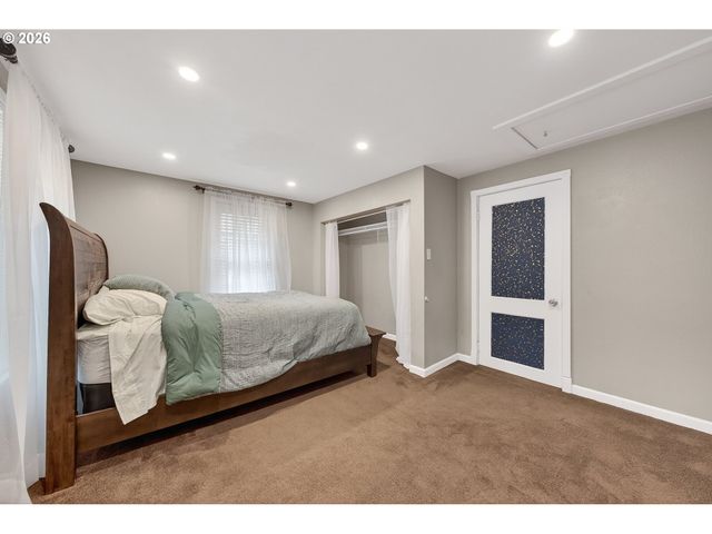 739 W WHARTON St, Roseburg, OR 97471