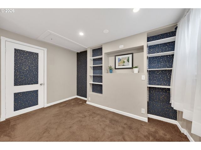 739 W WHARTON St, Roseburg, OR 97471