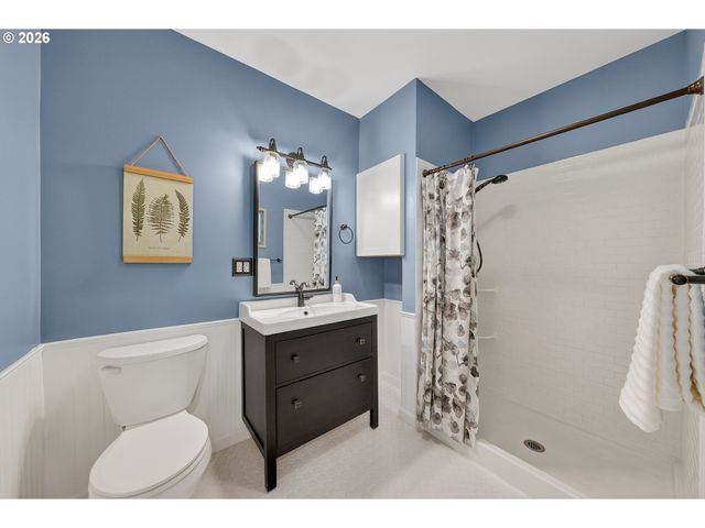 739 W WHARTON St, Roseburg, OR 97471