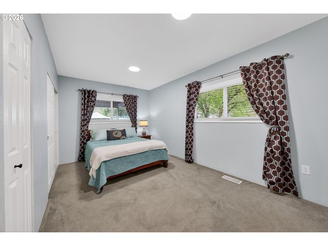 739 W WHARTON St, Roseburg, OR 97471