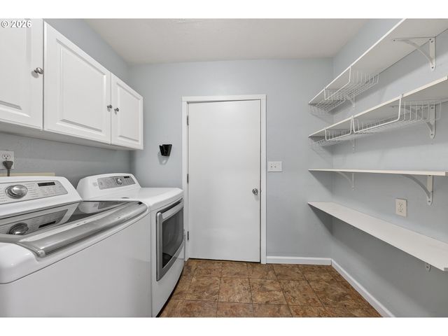 739 W WHARTON St, Roseburg, OR 97471