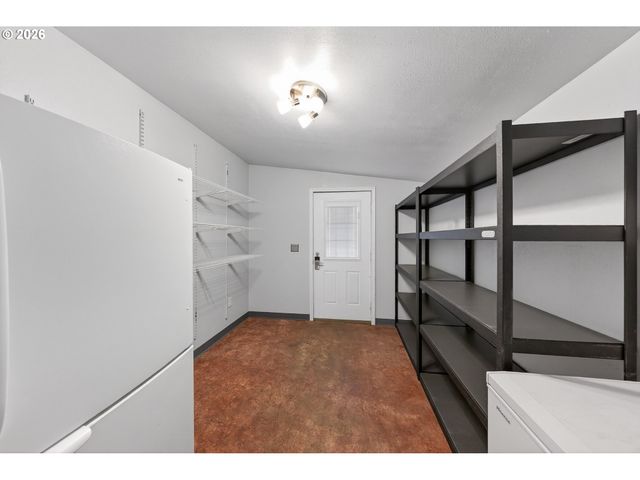 739 W WHARTON St, Roseburg, OR 97471