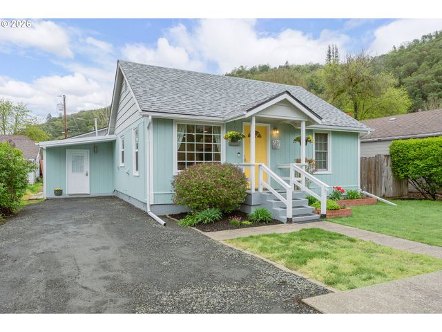 739 W WHARTON St, Roseburg, OR 97471