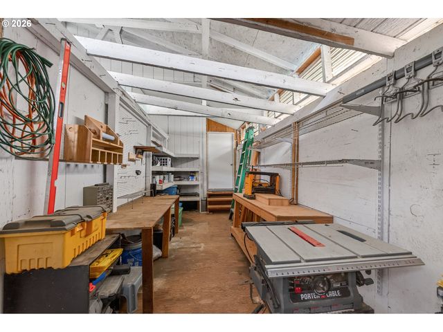 739 W WHARTON St, Roseburg, OR 97471