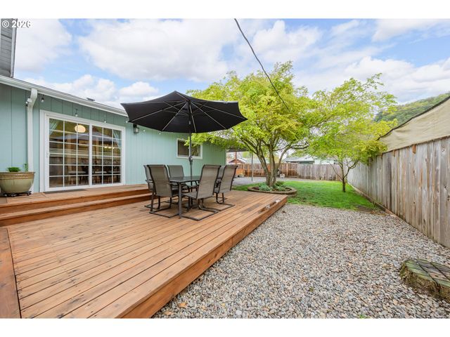 739 W WHARTON St, Roseburg, OR 97471