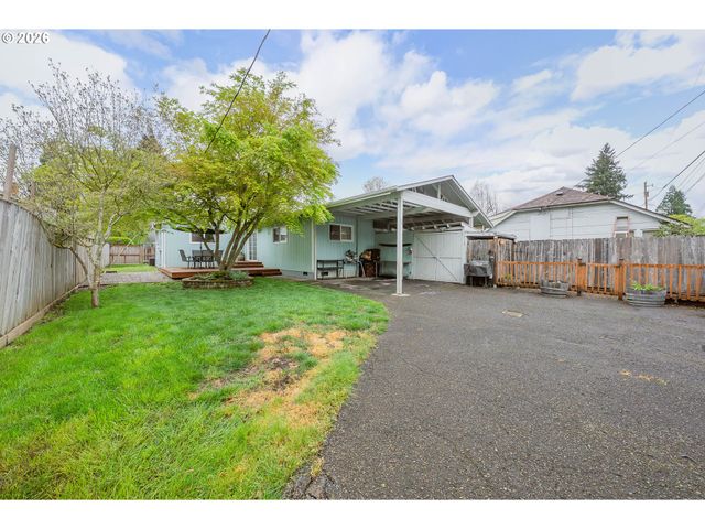 739 W WHARTON St, Roseburg, OR 97471