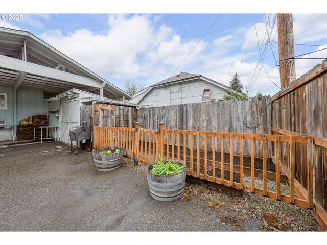 739 W WHARTON St, Roseburg, OR 97471