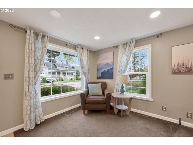 739 W WHARTON St, Roseburg, OR 97471