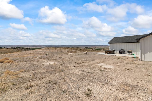 1218 E HIGHLINE RD, Loa, UT 84747