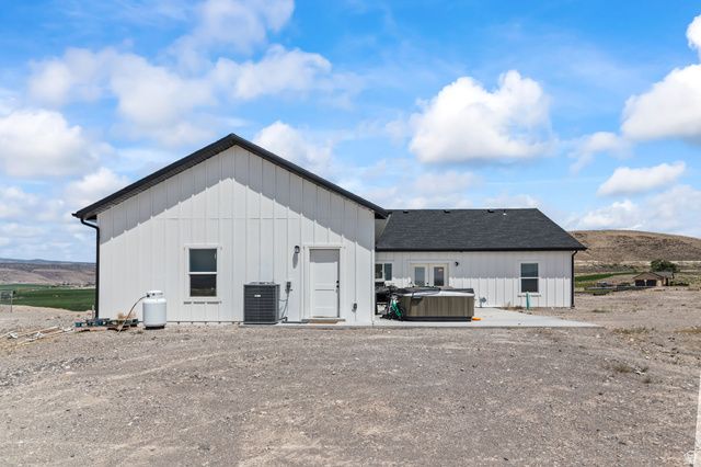 1218 E HIGHLINE RD, Loa, UT 84747