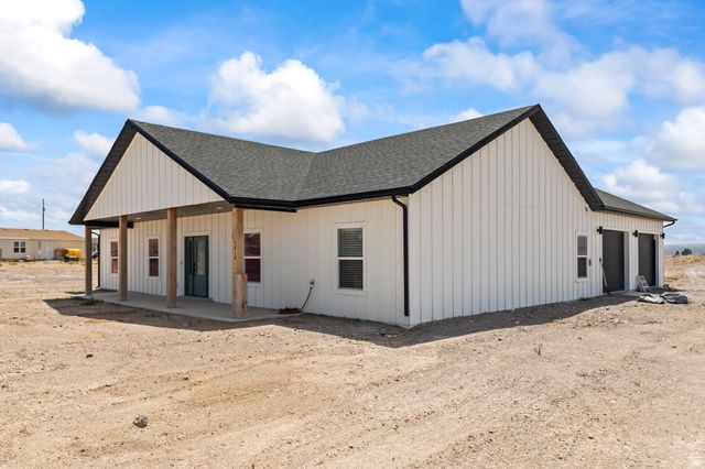 1218 E HIGHLINE RD, Loa, UT 84747