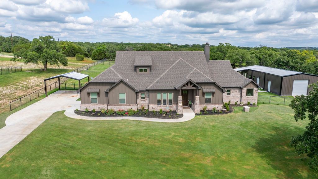 105 Aslan Road, Poolville, TX 76487