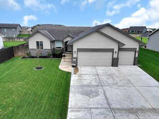 877 N Cloverleaf St, Goddard, KS 67052