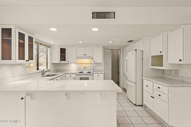 9814 W ROSEMONTE Drive, Peoria, AZ 85382