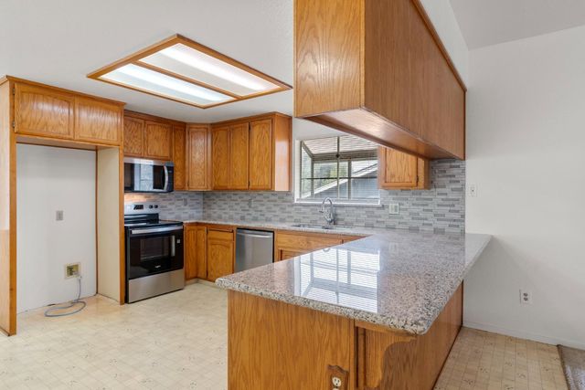 3007 Riverside Dr, Riverbank, CA 95367