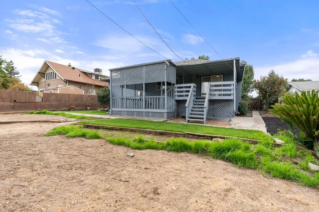 3007 Riverside Dr, Riverbank, CA 95367