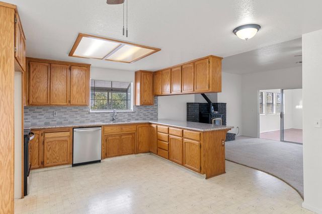 3007 Riverside Dr, Riverbank, CA 95367