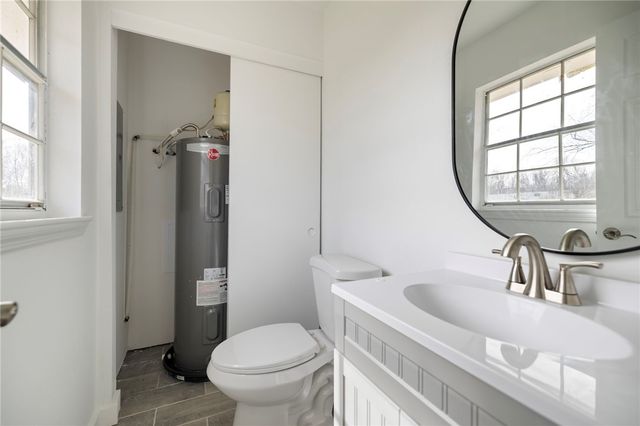 2000 W Wood Street, Rogers, AR 72756