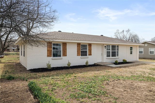 2000 W Wood Street, Rogers, AR 72756