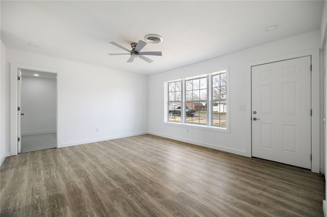 2000 W Wood Street, Rogers, AR 72756