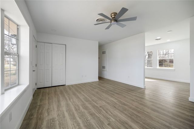 2000 W Wood Street, Rogers, AR 72756