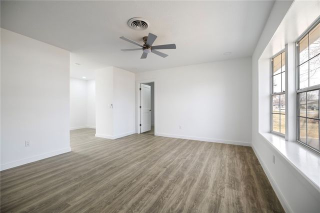 2000 W Wood Street, Rogers, AR 72756