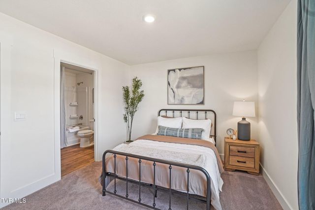 225 Artist Avenue, Johnson City, TN 37615