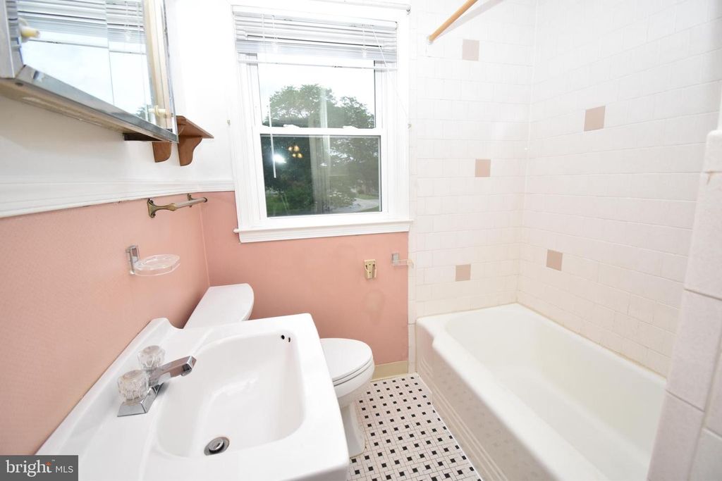 Image 11 of property listing at 1601 LANGFORD RD, Baltimore, MD 21207