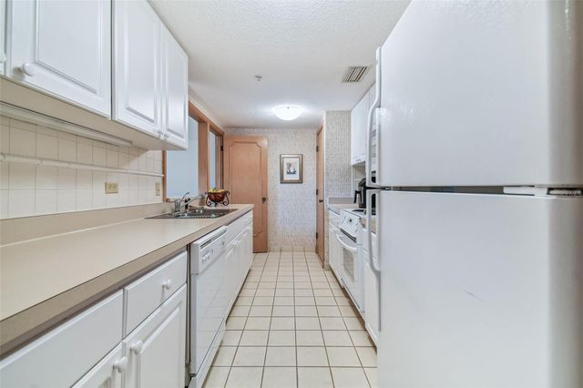 36750 US HIGHWAY 19 N 13303, Palm Harbor, FL 34684