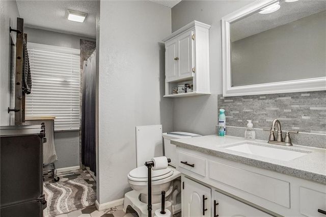1705 SE High Drive, Oak Grove, MO 64075