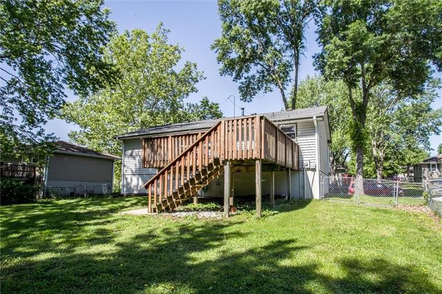 1705 SE High Drive, Oak Grove, MO 64075