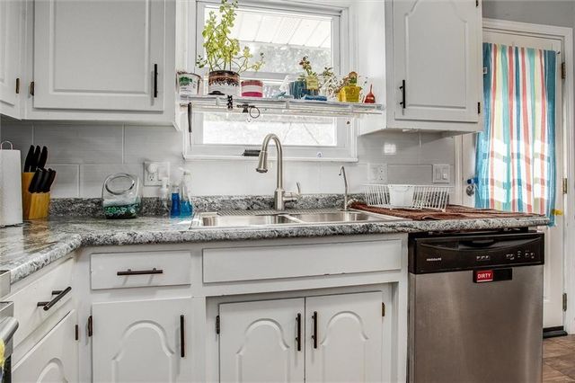1705 SE High Drive, Oak Grove, MO 64075