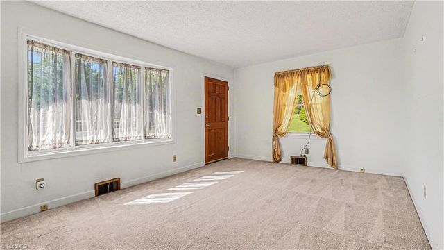 107 Hilltop Road, Thomasville, NC 27360
