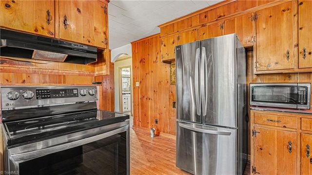 107 Hilltop Road, Thomasville, NC 27360