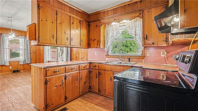 107 Hilltop Road, Thomasville, NC 27360