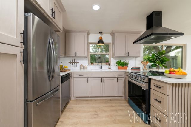 2004 York Drive, Edgecliff Village, TX 76134