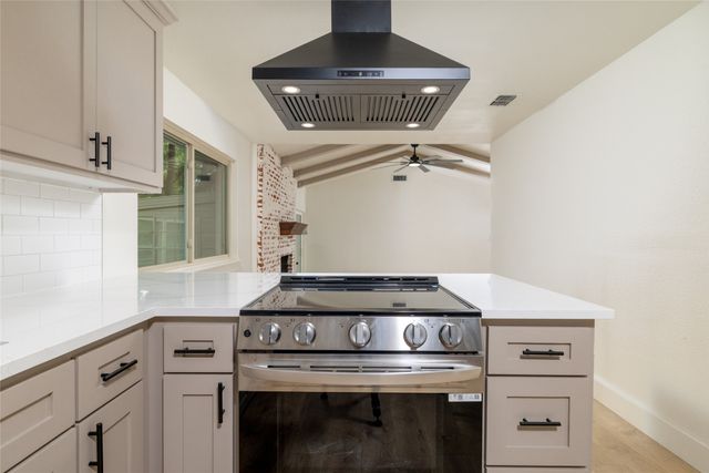 2004 York Drive, Edgecliff Village, TX 76134