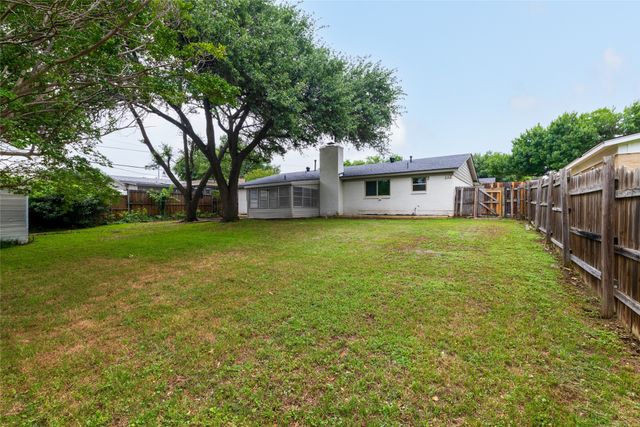 2004 York Drive, Edgecliff Village, TX 76134