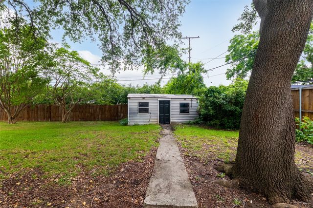 2004 York Drive, Edgecliff Village, TX 76134