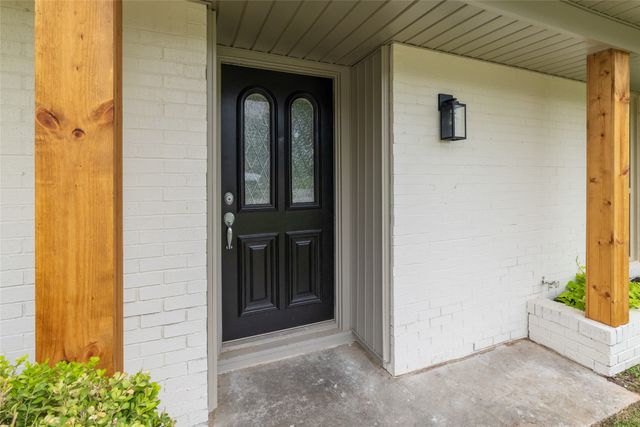 2004 York Drive, Edgecliff Village, TX 76134