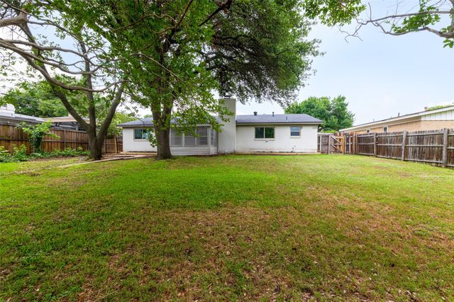 2004 York Drive, Edgecliff Village, TX 76134