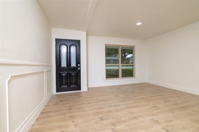2004 York Drive, Edgecliff Village, TX 76134