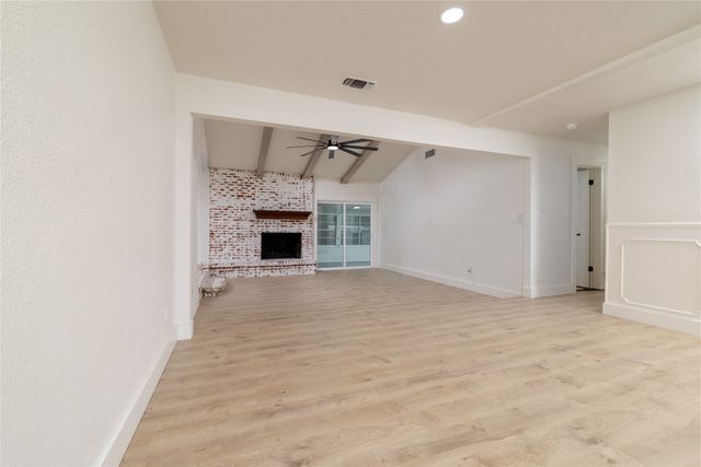 2004 York Drive, Edgecliff Village, TX 76134