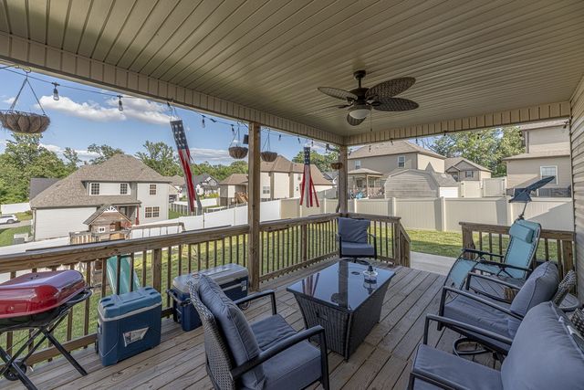 305 Winter Terrace Ln, Clarksville, TN 37040