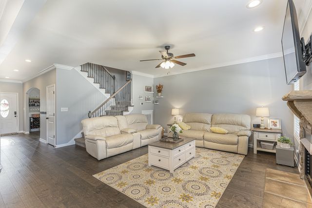 305 Winter Terrace Ln, Clarksville, TN 37040